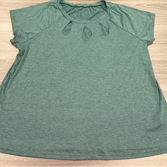 SHEIN Plus Women’s Casual Moss Green Hollow Laser Cut Short Sleeve Tee 3XL (18) - Picture 6 of 10
